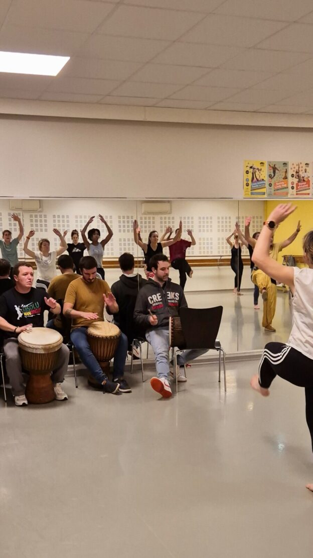Danse Africaine avec percussionnistes en live